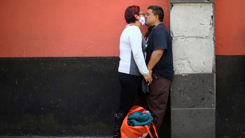 Natten til fredag dansk tid har Mexico som det tredje land i verden rundet 50.000 dødsfald blandt coronasmittede. Samtidig passerer det globale smittetal 19 millioner.