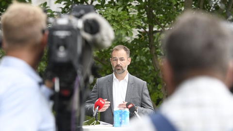 Aarhus har den seneste tid været ramt af flere corona-tilfælde. Borgmesteren advarer om situationen.