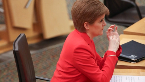 Skotlands førsteminister, Nicola Sturgeon, siger til BBC, at hvis Skotlands Nationalparti vinder det skotske parlamentsvalg i maj, så skal der være en folkeafstemning om uafhængighed. (Arkivfoto)