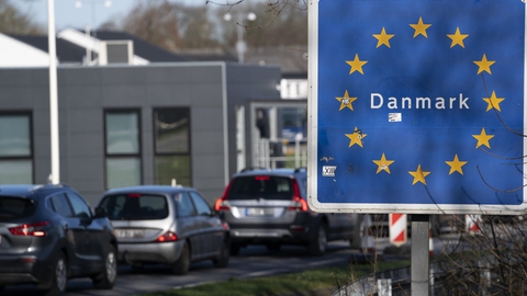 Partierne i Folketinget har forsøgt at presse S-regeringen til at genåbne de danske grænser. Men der er ikke flertal i befolkningen for at slå dørene helt op endnu, viser en meningsmåling. (Arkivfoto).
