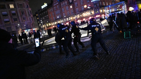 Der blev lørdag aften demonstreret på Rådhuspladsen i København.