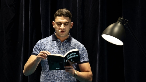 Digteren Yahya Hassan er nomineret til Nordiske Råds Litteraturpris for opfølgeren til hans særdeles succesfulde debut i 2013. Her ses han under en oplæsning på sidste års Bogforum. (arkivfoto).