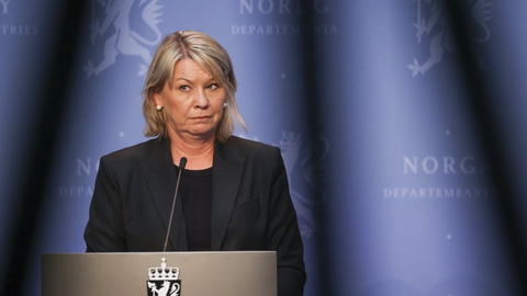 Borgere fra EØS-landene har igen mulighed for at besøge familiemedlemmer i Norge. Det oplyser den norske justitsminister, Monica Mæland (foto), tirsdag. Lempelsen gælder også  EØS-borgere, som ejer en bolig i landet.
