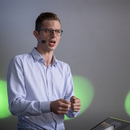 Alex Vanopslagh, Liberal Alliances partileder, taler på Folemødet i Allinge på Bornholm i 2019. (Foto: Johan Wessman/News Øresund)