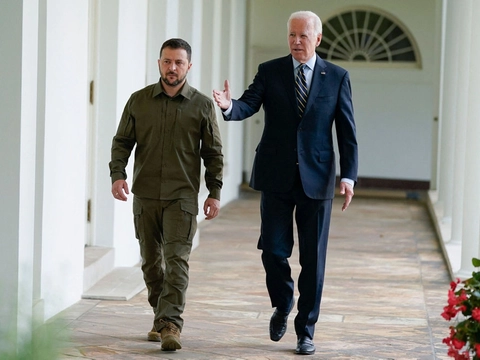 Joe Biden and Volodymyr Zelenskyj har torsdag mødtes i det ovale kontor, som er USA's præsidents officielle kontor, i Det Hvide Hus i Washington DC.