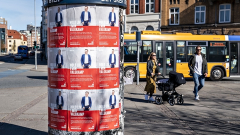Plakater, der parodierer S-borgmester Thomas Kastrup-Larsens oprindelige kampagne, hænger nu over hele Aalborg. (Foto: Henning Bagger/Ritzau Scanpix)