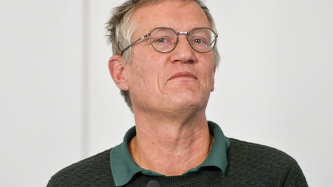 Yderligere 95 personer, som var smittet med coronavirus, er registreret døde det seneste døgn i Sverige. Antallet af registrerede dødsfald blandt coronasmittede i landet er dermed 4220. Det oplyser Sveriges statsepidemiolog, Anders Tegnell.