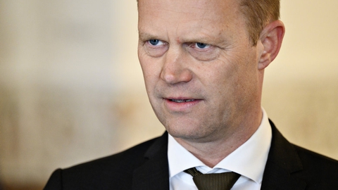 - Det kan ikke udelukkes, at det i visse tilfælde kan være til barnets bedste at komme til Danmark alene for at få den optimale pleje og behandling fremfor at blive i en lejr i Syrien med sin mor, siger Kofod.