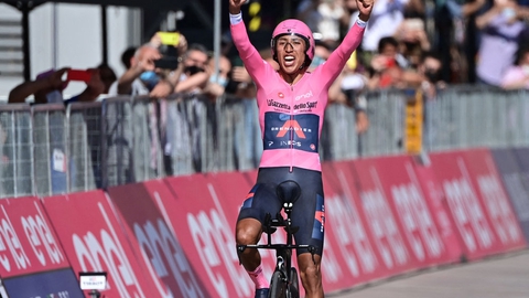 Efter 21 etaper i Italien kan Egan Bernal (Ineos) nu kalde sig vinder af Giro d'Italia.