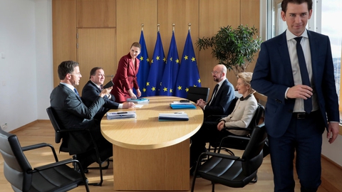 Østrigs forbundskansler, Sebastian Kurz (th.),  skriver på Twitter, at han på torsdag skal mødes med Danmarks statsminister, Mette Frederiksen (S, i baggrunden) samt Israels premierminister, Benjamin Netanyahu, i Israel. (Arkivfoto)