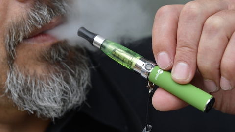 E-cigaretten er på få år blevet et populært nydelsesmiddel. (Arkivfoto)