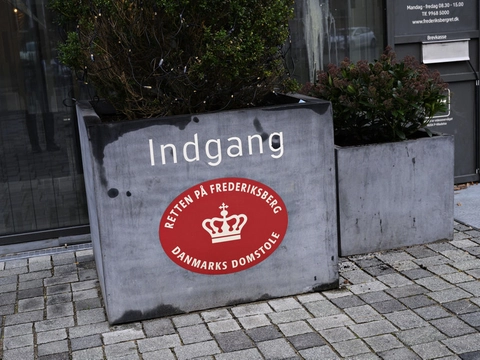 To 16-årige drenge er ifølge politiet blandt gerningsmændene bag en frihedsberøvelse fredag aften. Den ene 16-årige er mandag blevet varetægtsfængslet efter et grundlovsforhør ved Retten på Frederiksberg. (Arkivfoto).