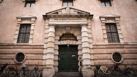 En dommer i Københavns Byret skal fredag bestemme, om en 57-årig mand skal varetægtsfængsles. Manden er mistænkt for svindel med coronahjælpepakker. (Arkivfoto).