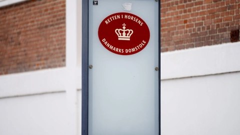 En 29-årig mand skal onsdag i grundlovsforhør i Retten i Horsens. Ifølge politiet har han eksponeret piger for en ætsende væske. (Arkivfoto).