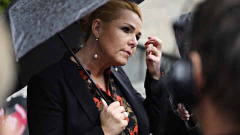 Inger Støjberg (V) forsvarer torsdag adskillelsen af asylpar, der truer med at udløse en rigsretssag imod hende. Inger Støjberg henviser til en konkret sag med et ægteskab mellem en fætter på 28 år og en kusine på 14 år, som kom til Danmark for at søge asyl. Sagen beskrives af DR Detektor.