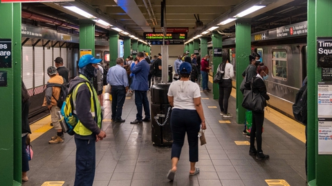 Dele af USA's største by, New York City, er begyndt at genåbne efter lang tids nedlukning grundet coronakrisen.