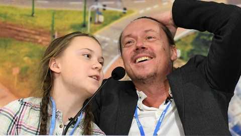 Greta Thunbergs far siger i et BBC-interview, at han syntes, at det var en dårlig idé, at hans datter gik i front i kampen mod klimaforandringer, og at han er bekymret over det "had", som hun møder. Svante Thunberg ses her med sin datter ved FN's klimakonference COP24 i Polen i december 2018.


2019: