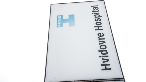 To personer blev fredag indlagt i højisolation på Hvidovre Hospital, da det blev mistænkt, at de kunne være smittet med coronavirus. Fredag aften er testresultater for begge kommet, og de er negative.