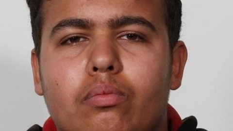 Københavns Politi efterlyser Helmi Mossa Hameed, som mistænkes for at have påkørt og dræbt en femårig pige på Frederiksberg onsdag eftermiddag. Efter ulykken stak han af til fods.