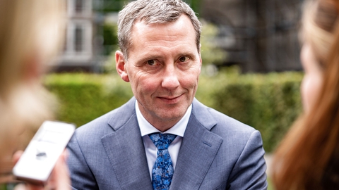 Justitsminister Nick Hækkerup (S) efter præsentationen af ny aftale om samtykkelov i Justitsministeriets gård tirsdag den 1. september 2020. Regeringen og støttepartierne blev tirsdag enige om, at en ny voldtægtslov skal basere sig på et princip om samtykke. (Foto: Emil Helms/Ritzau Scanpix)