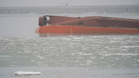 Det danske skib "Margrethe Fighter" kæntrede onsdag klokken 13.30 i Trelleborg Havn. Det er uvist, hvad der er årsagen til ulykken.