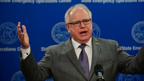 Guvernør Tim Walz offentliggjorde anklagen og undersøgelsen ved et pressemøde tirsdag eftermiddag lokal tid. (Arkivfoto.)