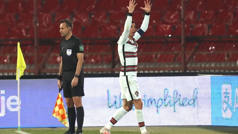 Cristiano Ronaldo troede lørdag, at han blev matchvinder mod Serbien i de sidste sekunder, men dommeren mente ikke, at bolden krydsede stregen.