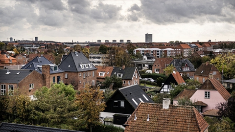 Ifølge Finans Danmark kan det komme til at koste en almindelig familie 1400 kroner ekstra om året, hvis regeringen indfører sin plan om tidlig pension. (Arkivfoto)