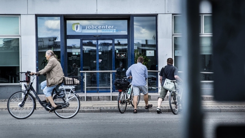 En del personer over 60 år, som mister retten til dagpenge, ender med at stå uden hverken løn eller en offentlig ydelse. Professor frygter, at der skabes et proletariat af seniorer, der falder udenfor. (Arkivfoto).