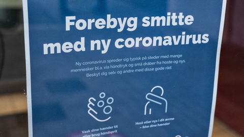 En 20-årig mand flygtede i slutningen af marts fra politiet, da han var blevet anholdt for at hoste to betjente i ansigtet og sige "corona". Onsdag har Retten i Aarhus frifundet ham. (Arkivfotoo)