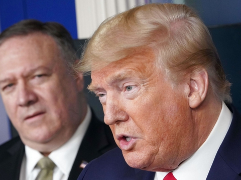 Natten til torsdag dansk tid holdt udenrigsminister Mike Pompeo pressemøde i Det Hvide Hus sammen med præsident Donald Trump om coronasituationen. (Foto: Mandel Ngan/AFP/Ritzau Scanpix)