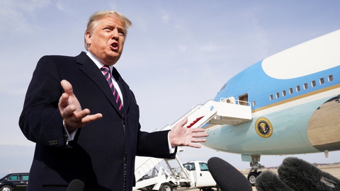 Den amerikanske præsident, Donald Trump, talte tirsdag middag lokal tid til journalister foran Air Force One forud for en tur til USA's vestkyst.