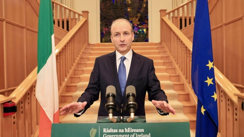 Premierminister Micheál Martin talte mandag aften til nationen fra regeringsbygningerne i Dublin.