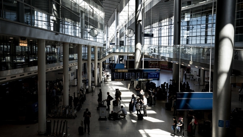 Københavns Lufthavn er på grund af et lavere aktivitetsniveau under corona nødt til at nedlægge stillinger. (Arkivfoto)