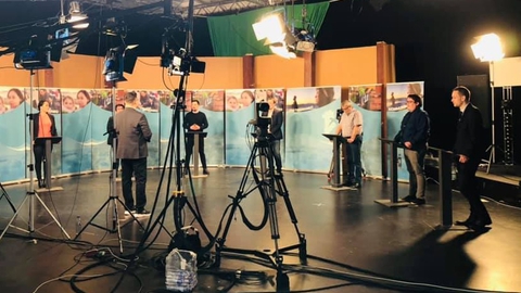 Partilederdebat på grønlandsk fjernsyn op til valget i april