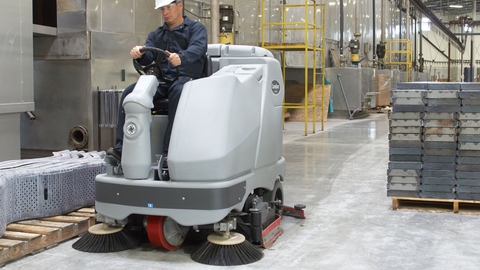 Nilfisk er oprindeligt kendt for støvsugere, men i dag er langt størstedelen af forretningen at producere og sælge store rengøringsmaskiner, som for eksempel bliver brugt til rengøring i industrien. (Arkivfoto)