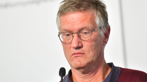 Ifølge Aftonbladet har den svenske statsepidemiolog Anders Tegnell og hans familie modtaget en række trusler de seneste uger - også dødstrusler.