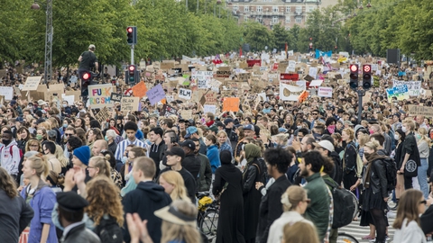 Billeder som dette fra søndagens demonstration i København har gjort Odense-borgmester Peter Rahbæk Juel (S) nervøs. (Arkivfoto)