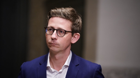 Gruppeformand Karsten Lauritzen (V) mener ikke, at Inger Støjberg gav en "rimelig" gengivelse af Venstres gruppemøde torsdag og kalder hendes reaktion og udtalelser efter mødet for "uværdige".