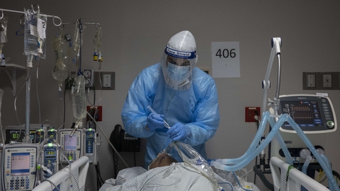 På et pressemøde mandag varslede statsminister Stefan Löfven nye restriktioner i kampen mod coronavirus, der hidtil har kostet over 6000 mennesker livet i Sverige. (Arkivfoto).