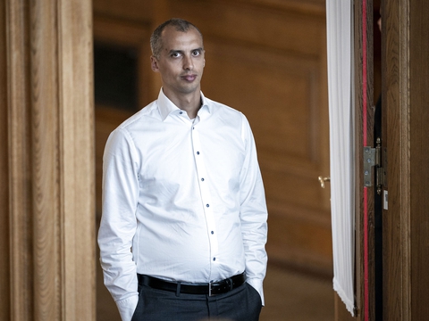 Udlændinge- og integrationsminister Mattias Tesfaye er bekymret over det store flertal af indvandrere fra muslimske lande, der vil have kritk af islam forbudt. (Foto: Niels Christian Vilmann/Ritzau Scanpix)