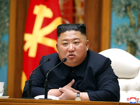 Den nordkoreanske diktator Kim Jong-un er angiveligt "alvorligt syg" efter en operation, skriver det amerikanske medie CNN.