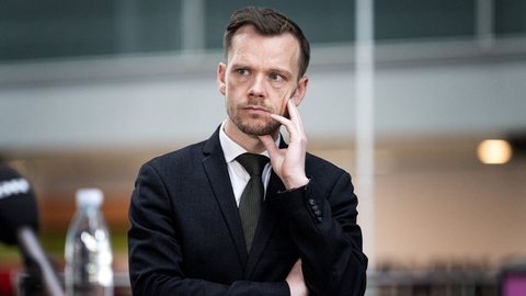 Beskæftigelsesminister Peter Hummelgaard (S) er sammen med Folketingets partier enige om en model for hjælp til de personer, som på grund af risikoen for at blive ramt hårdt at coronavirus, ikke kan gå på arbejde.