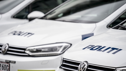 Betjente og kriminalteknikere har siden tirsdag aften arbejdet ved et hjem i Sæby, hvor to personer blev fundet døde. (Genrefoto)