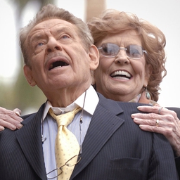 Jerry Stiller ses her sammen med hustruen Anne Meara tilbage i 2007 på Hollywoods Walk of Fame (Arkivfoto).