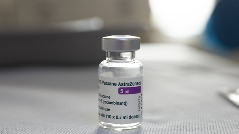 AstraZeneca-vaccinen trækkes ud af det danske vaccinationsprogram mod covid-19, oplyser unavngivne kilder til flere danske medier onsdag forud for et pressemøde fra Sundhedsstyrelsen. (Arkivfoto)