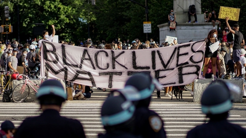 Sloganet "Black Lives Matter" er blevet brugt flittigt under demonstrationer mod den sorte mand George Floyds død i politiet varetægt.