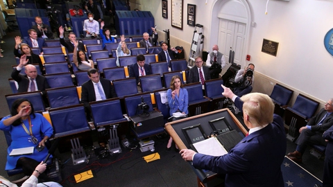 På sin daglige pressebriefing natten til tirsdag dansk tid lovede præsident Donald Trump, at han vil opruste de amerikanske hospitaler med "milliarder af dollar" i kampen mod coronavirus.