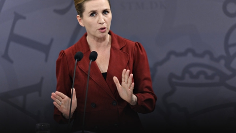 Statsminister Mette Frederiksen (S) takker danske unge for at have udvist samfundssind under coronakrisen - selv om deres afsavn er særligt store, fordi mange ting opleves for første gang. (Arkivfoto)