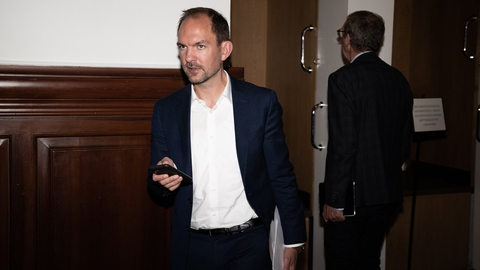 Retsordfører Jeppe Bruus vil nu drøfte to uvildige advokaters vurdering af en mulig rigsretssag mod Inger Støjberg (V) med sine partifæller, før partiet melder ud, om det vil støtte en sådan sag. (Arkivfoto)